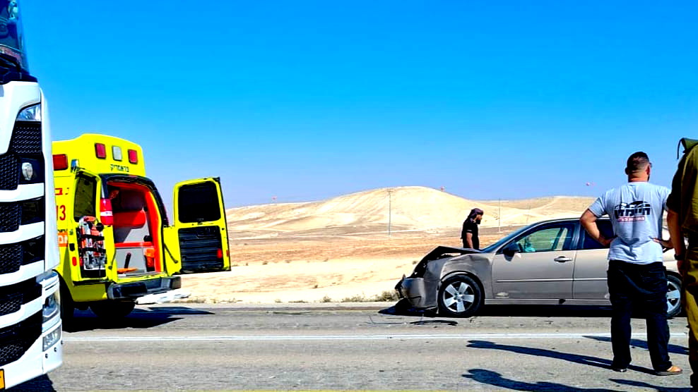  إصابة 7 أشخاص من بينهم طفلة (6 أعوام) وامرأة (53 عامًا) بجروح خطيرة  إثر حادث طرق وقع بين مركبتين في النّقب