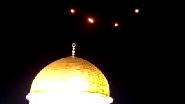 الصواريخ الإيرانية تحلق فوق قبة الصخرة في القدس