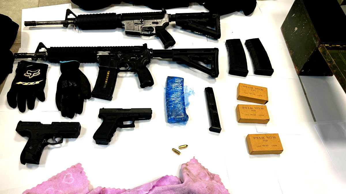 ضبط أسلحة ومسدسات ووسائل قتالية غير قانونيّة في باقة الغربية