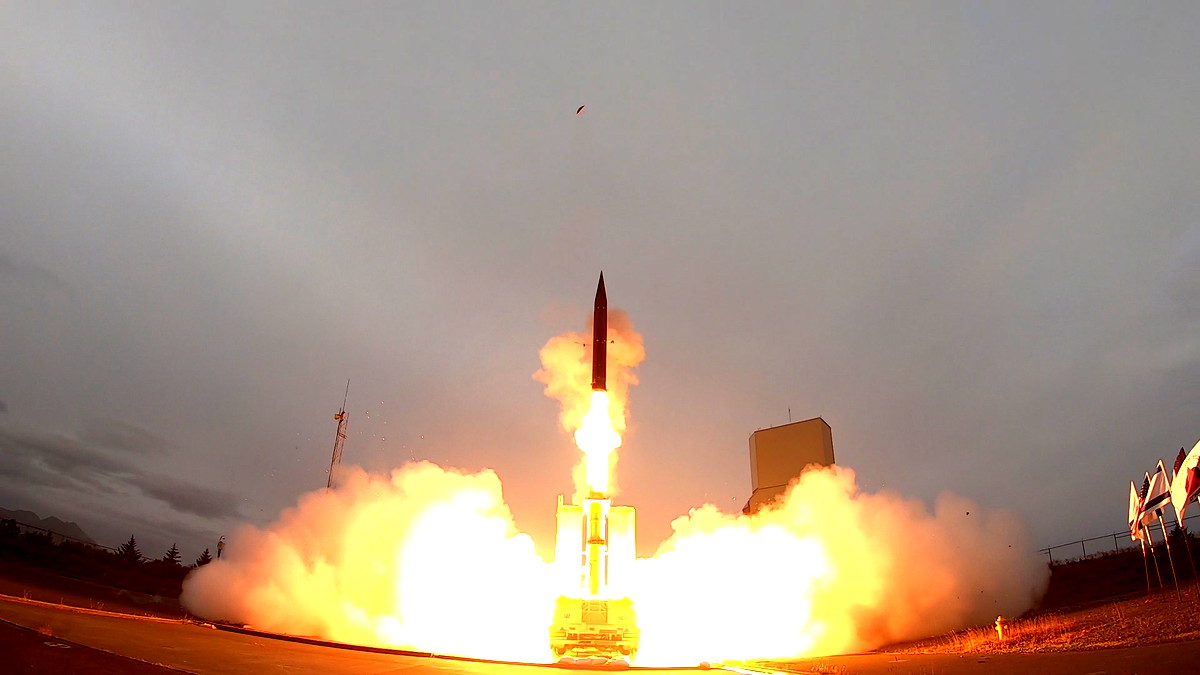 شركة الصناعات الجوية الإسرائيلية IAI تهنئ الجيش الإسرائيلي لاعتراضه العديد من الطائرات المسيرة والصواريخ التي اطلقت من ايران