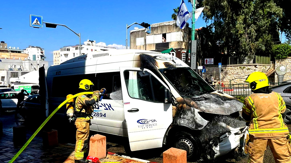 الخضيرة: إندلاع حريق في حافلة ركاب صغيرة- لم يبلغ عن اصابات