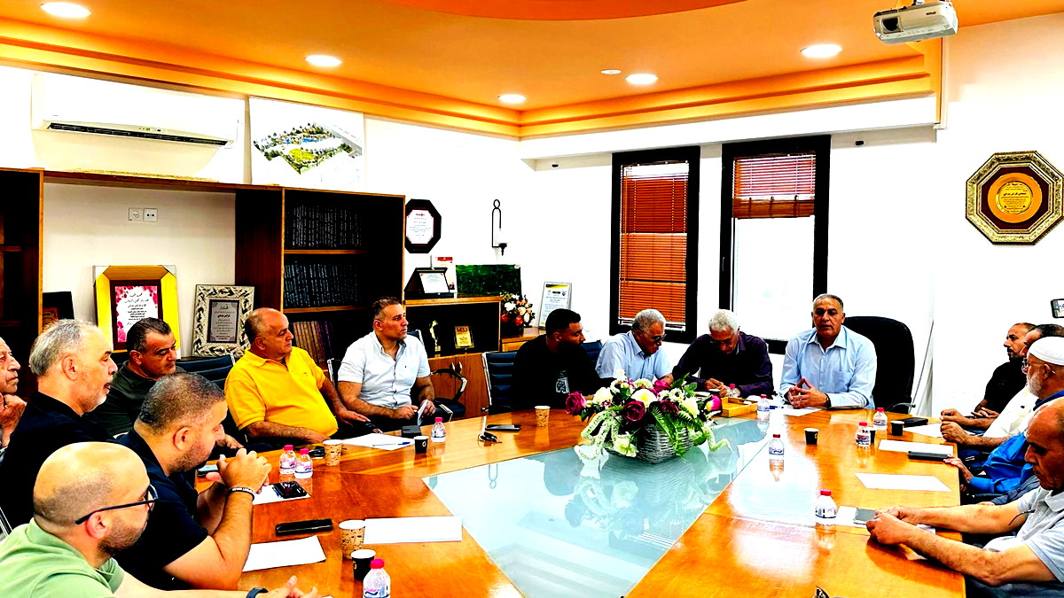 كفرقرع: اجتماع طارئ في البلدية عقب هدم منزل رغم إصدار أمر قضائي بتجميد أمر الهدم