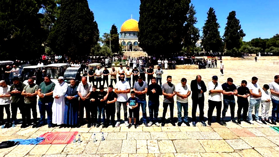 دائرة الأوقاف الإسلاميّة: 50 ألف مصّلٍ أدّوا صلاة الجمعة في المسجد الأقصى المبارك 