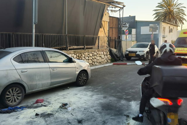اصابة شابة بجراح خطيرة اثر انفجار سيارة في بئر السبع