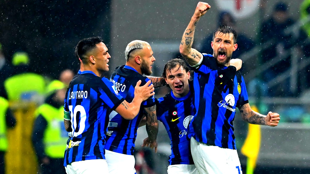 إنتر يهزم ميلان في الديربي ويتوج بلقب الدوري الإيطالي رسميًا