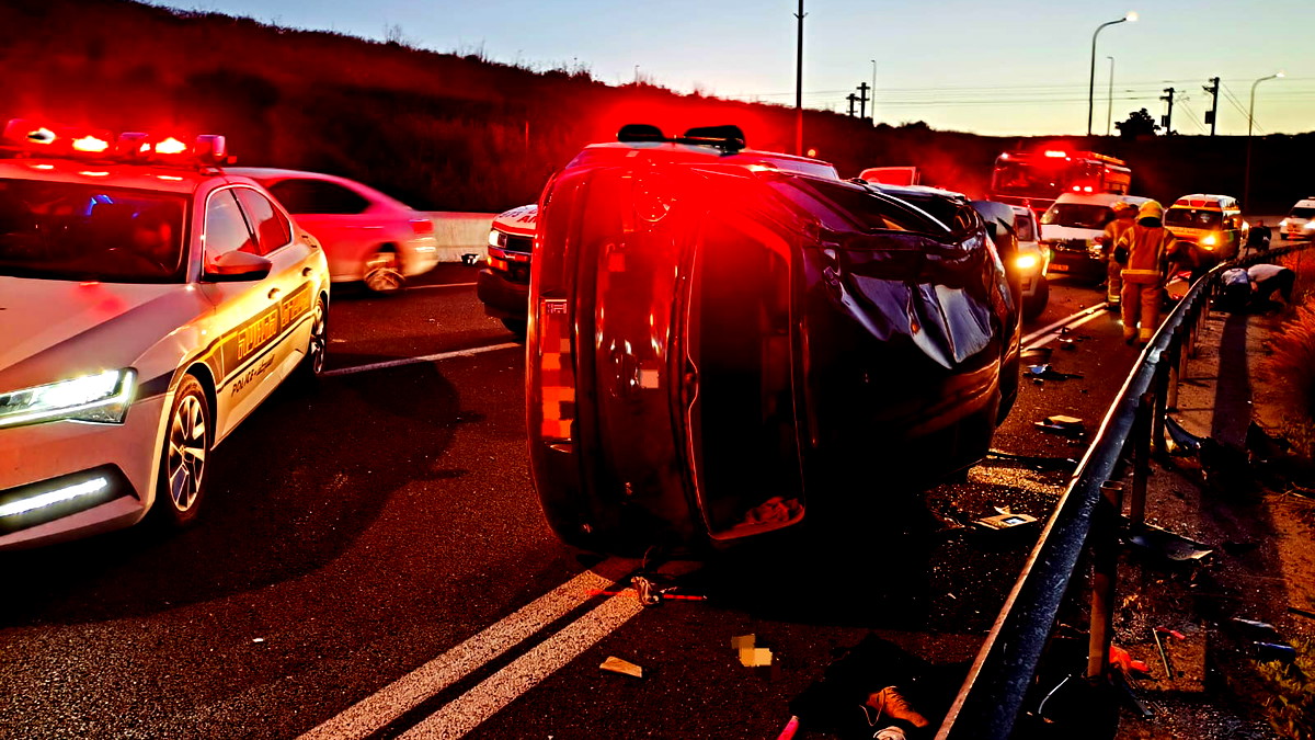 إصابة شابين (17،18 عامًا) وفتاة (12 عامًا) من جرّاء انقلاب مركبة على شارع 531 في منطقة المركز