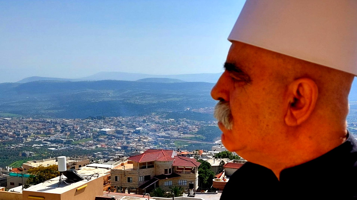 " يُسْعِدُنِي حُبِّيَ لِلخالِقِ الرَّحْمنْ " كلمات وإلقاء كمال إبراهِيم