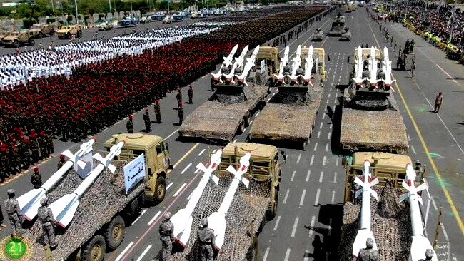 الحوثيون: استهدفنا سفينة إسرائيلية في خليج عدن وأطلقنا صواريخ باليستية ومجنحة على أهداف في إيلات