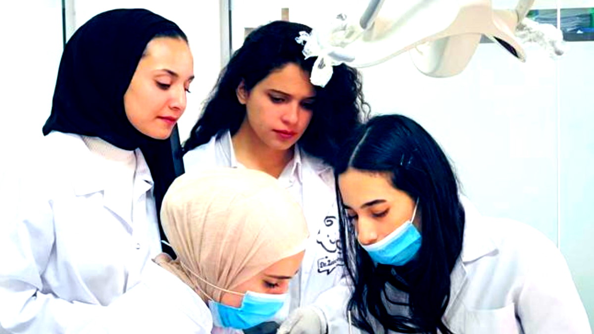 بنسبة نجاح كاملة: طلبة الاختصاص في كلية طب الأسنان-جامعة القدس يجتازون امتحان البورد الفلسطيني 