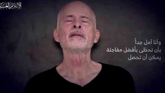 القسام تنشر فيديو جديد لأسيرين إسرائيليين: الضغط العسكري أدى لمقتل عشرات الأسرى الذين بأيدينا - عائلات الأسرى: الدخول لرفح تضحية إضافية!