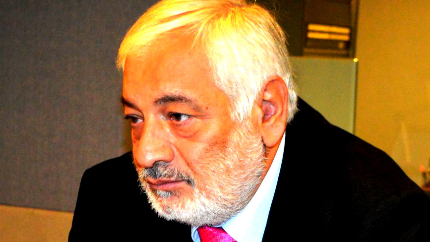 مدّ البصر لوز وعنبر