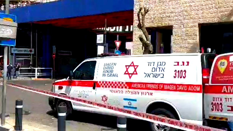 اعتقال 5 مشتبهين من عرعرة النقب بالضلوع بشجار واطلاق نار في بئر السبع واصابة 4 بجراح متوسطة