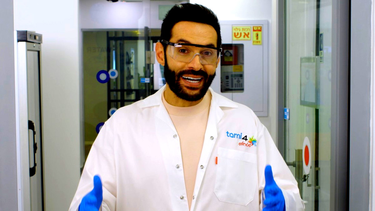 شادي جابر يزور مختبر تامي4.. شاهدوا الفيديو