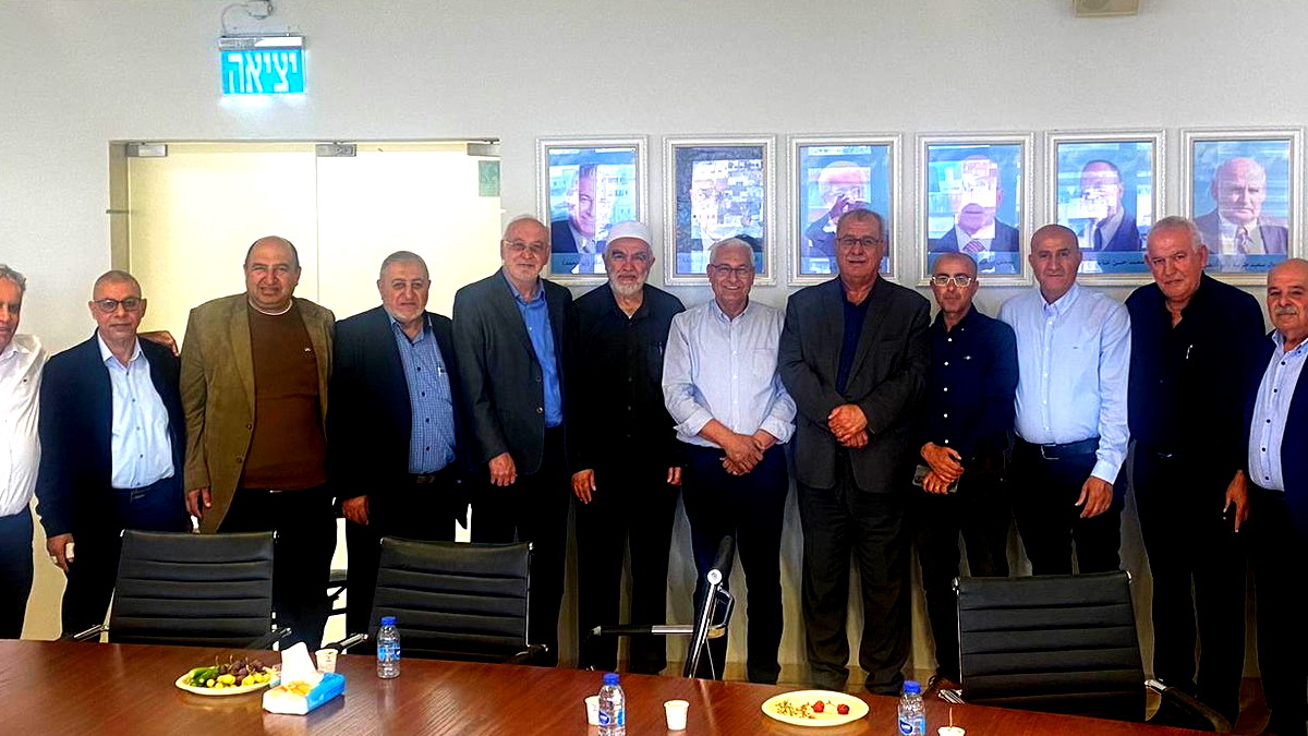 وفد لجنة المتابعة العليا يقدم التهاني لمازن  غنايم بانتخابه رئيسا للجنة القطرية