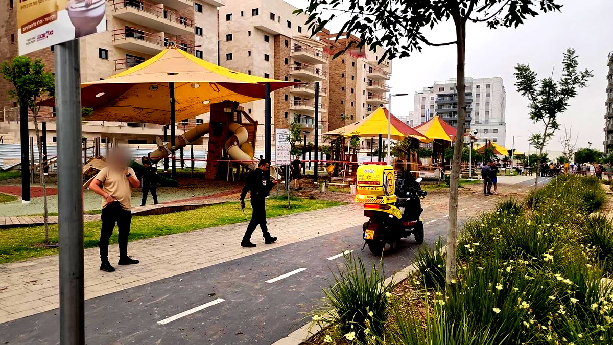 إصابة سيدّة (37 عامُا) بجروح طفيفة  جرّاء سقوط صاروخ في بئر السّبع