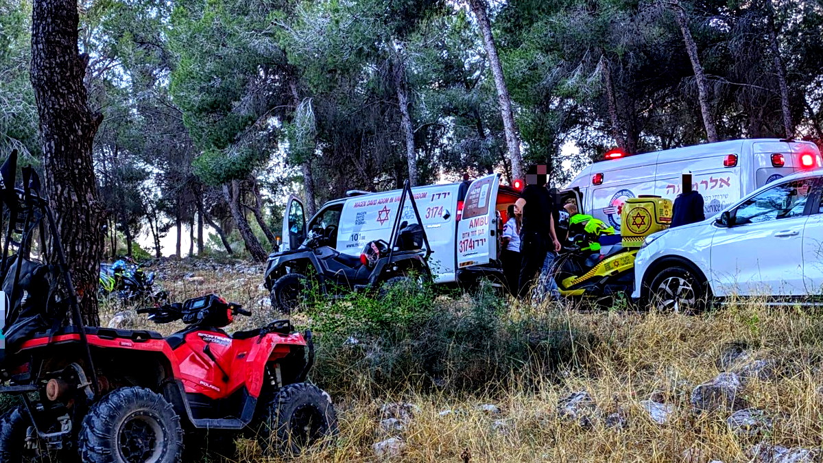 اصابة شاب وفتى بجراح متوسطة اثر انقلاب تركتورون في احراش بيت كيشت قرب طرعان