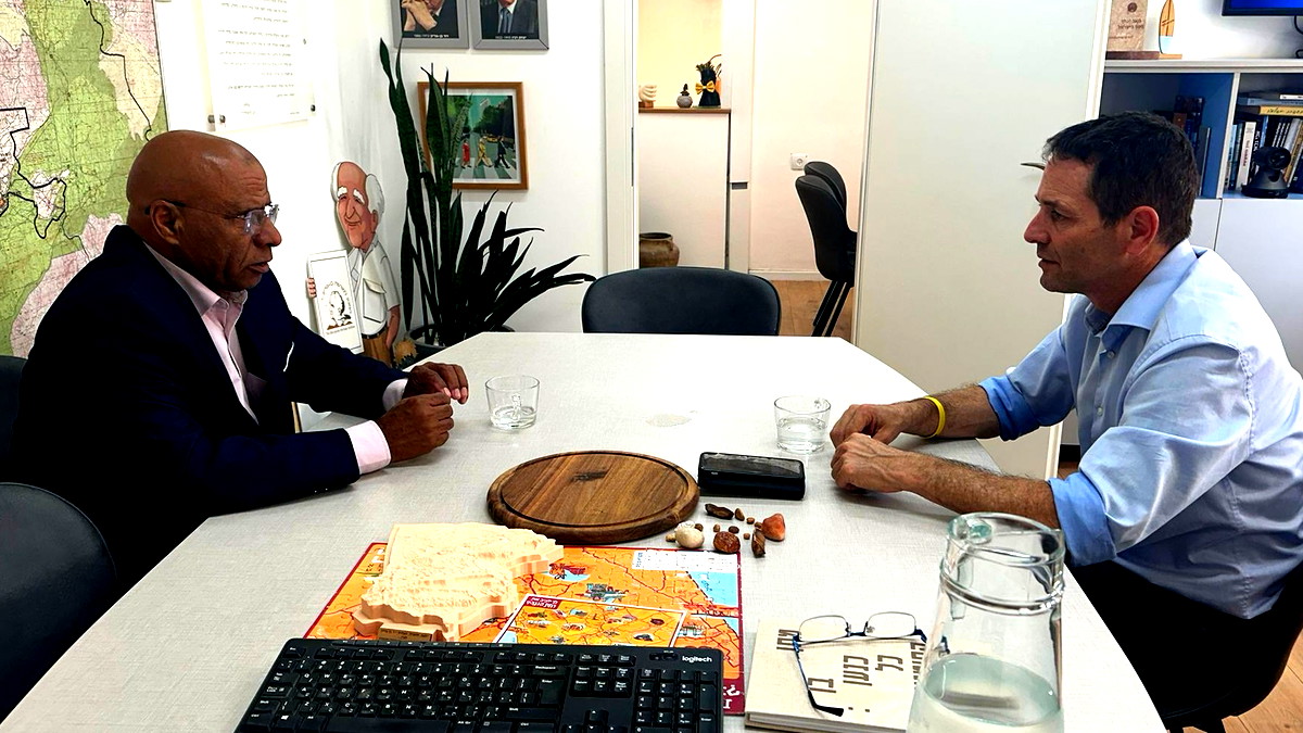 اتفاق رؤساء مجلسي واحة الصحراء ورمات نقب على بناء استراتيجية للتعاون والتنمية المشتركة في النقب