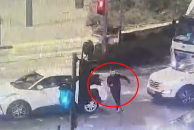 القدس: اعتقال 3 اشخاص بينهم قاصر بشبهة سرقة مركبات