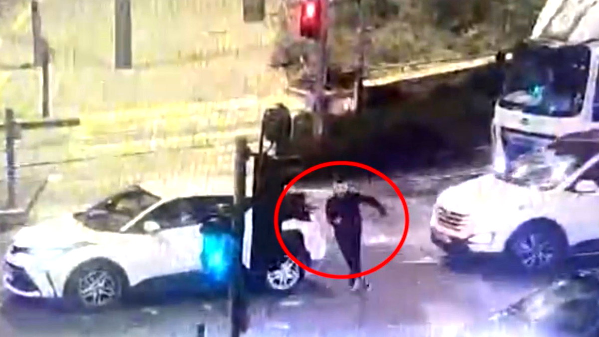 توثيق بالفيديو| القدس: اعتقال 3 اشخاص بينهم قاصر بشبهة سرقة مركبات