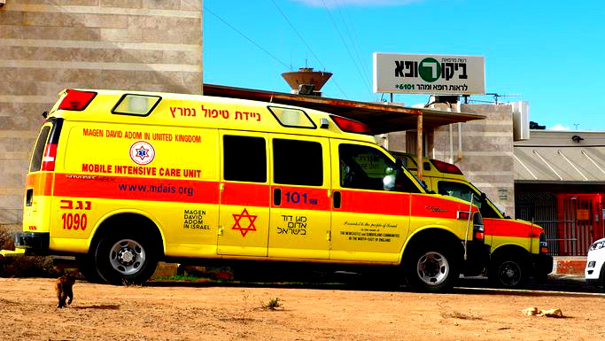 النقب: اصابة شابين بجراح متوسطة اثر انقلاب مركبة "باجي"