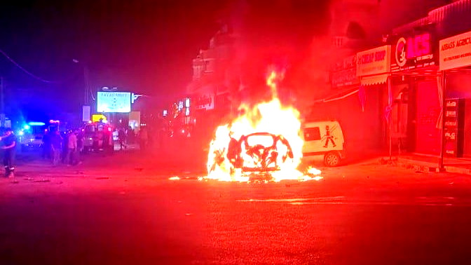 لبنان: غارة جوية إسرائيلية تستهدف سيارة بمدينة صور في عمق الجنوب واغتيال قيادي بارز بحزب الله