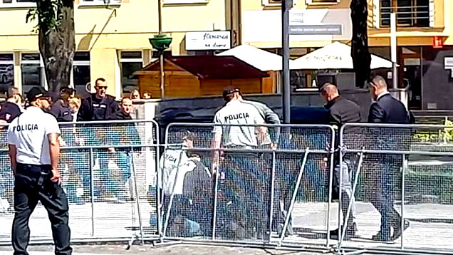 بالفيديو: تعرّض رئيس وزراء سلوفاكيا لإطلاق نار بعد اجتماع للحكومة