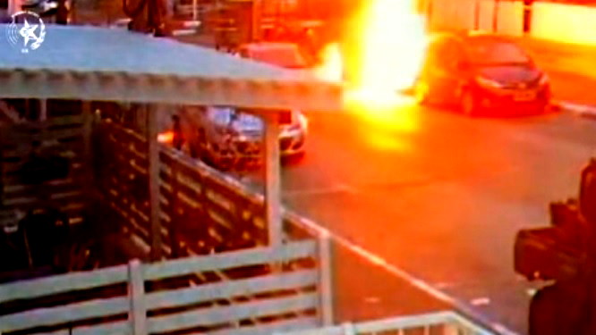 توثيق بالفيديو| تصريح مدعٍ عام ضدّ شاب (24 عامًا) من جديدة المكر بسرقة لوحات ترخيص وإضرام النار بمركبتين في عكّا