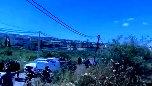 عقب حضورها لهدم أحد المباني- العشرات من سكان يركا يعترضون أفراد الشرطة ويجبرونهم على الانسحاب من البلدة