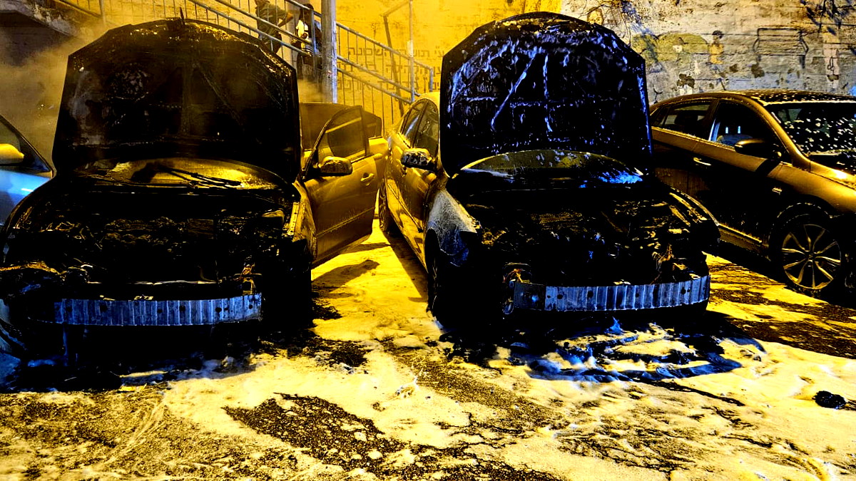 حيفا: اندلاع حريق في عدد من السيارات-  لم يبلغ عن إصابات