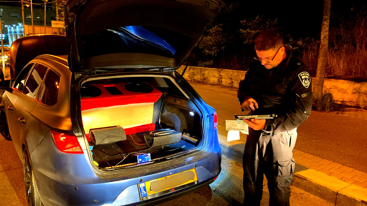 القدس: إنزال 89 مركبة عن الطريق وتوقيف 3 سائقين بدون رخصة قيادة وتسجيل عشرات المخالفات