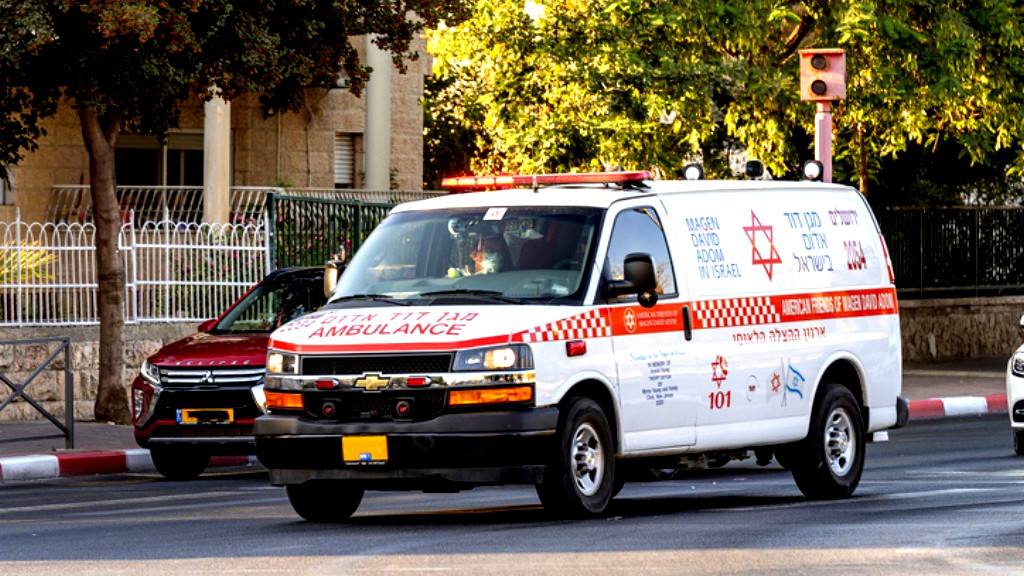 اصابة 5 اشخاص بجراح متوسطة وطفيفة اثر حادث طرق وقع بين 3 شاحنات في القدس