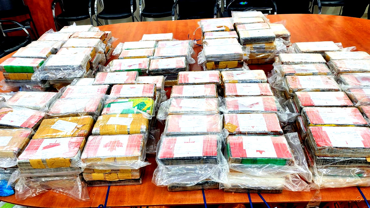 العثور على مخدّرات من نوع كوكائين مهرّبة تزن حوالي نحو 375 كيلوغرام تم استيرادها إلى إسرائيل بطرق فريدة