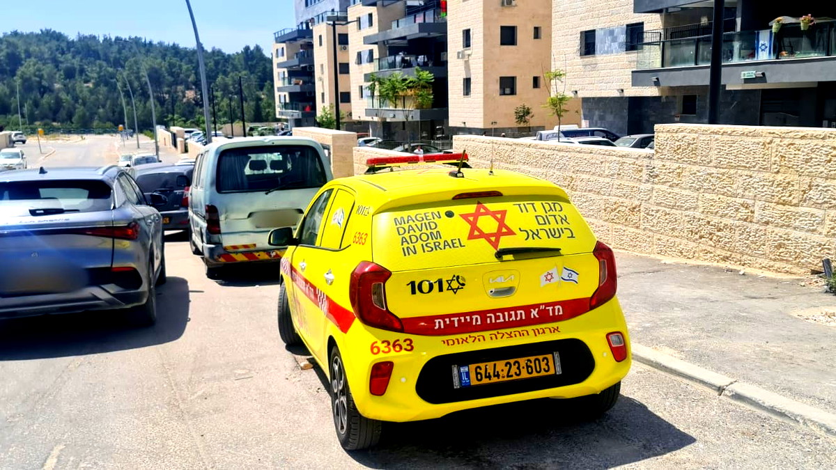 القدس: عمليات انعاش لطفلة (عامين) تم العثور عليها  بحالة حرجة في سيّارة مغلقة لفترة زمنية طويلة 