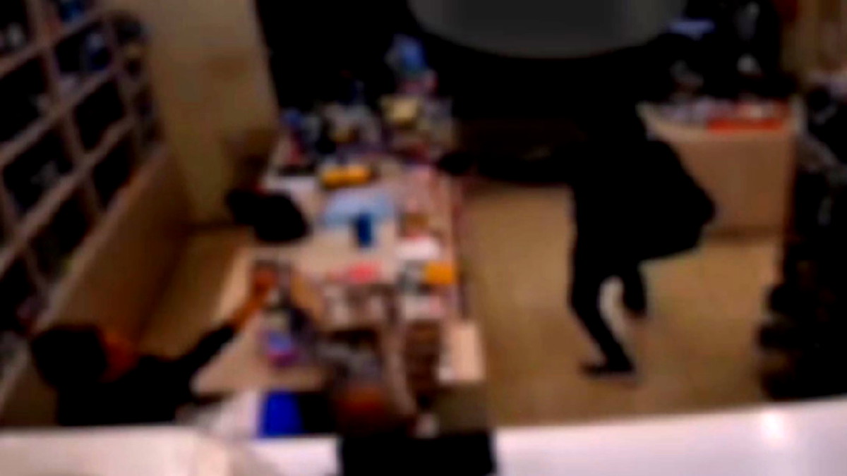 بالفيديو- استعدادًا لتقديم لائحة اتّهام: اعتقال شاب من الناصرة بشبهة السطو على أحد المحال التجارية