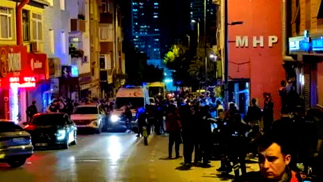 قتلى ومصابون بهجوم مسلح على مقهى في إسطنبول