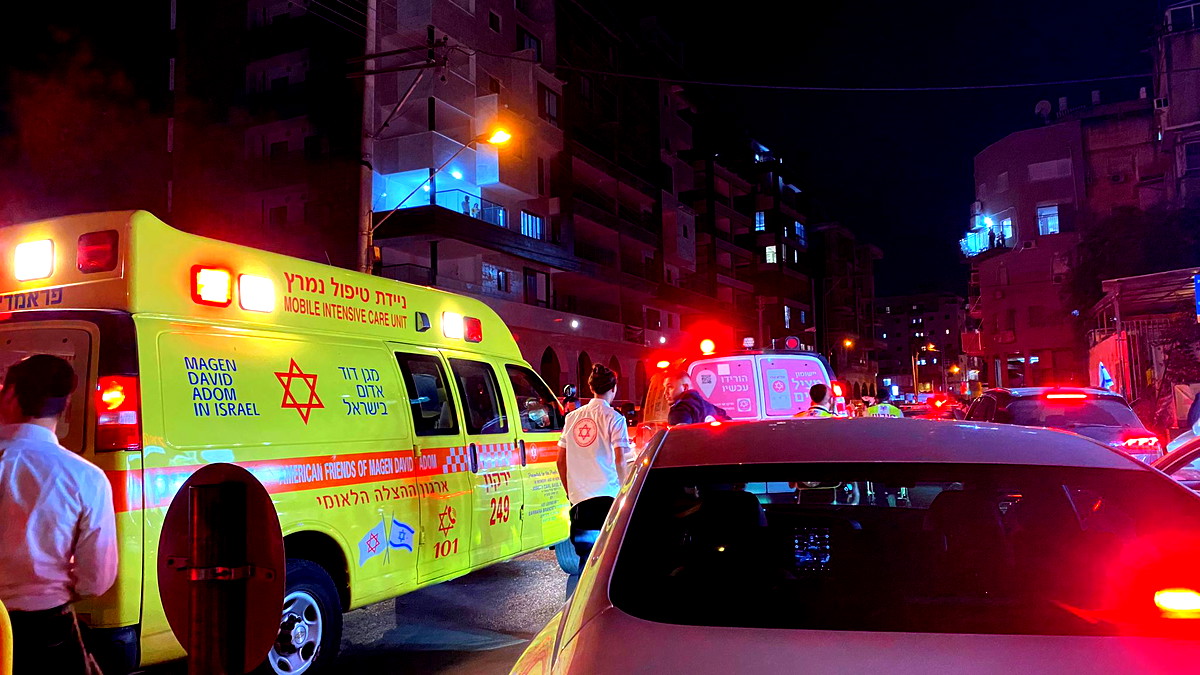 معاليه ادوميم: اصابة شابين بجراح خطيرة ومتوسطة اثر تعرضهما لحادثة عنف 