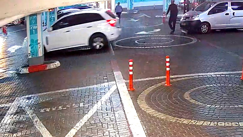 فيديو- تقديم لائحة اتهام ضد شاب من القدس بتهمة سرقة حقيبة مسن ولكن تبين انها فارغة!