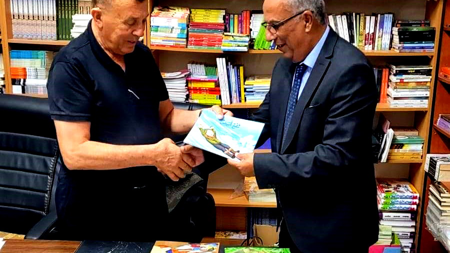 الأديب والكاتب الدكتور رافع يحيى بلسلسة إصدرات أدبية جديدة بسابقة أدبية في الوسط العربيّ (دنيا الخير)