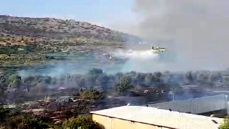 المغار: حريق بمنطقة مفتوحة في حي المنصورة - لم يبلغ عن اصابات