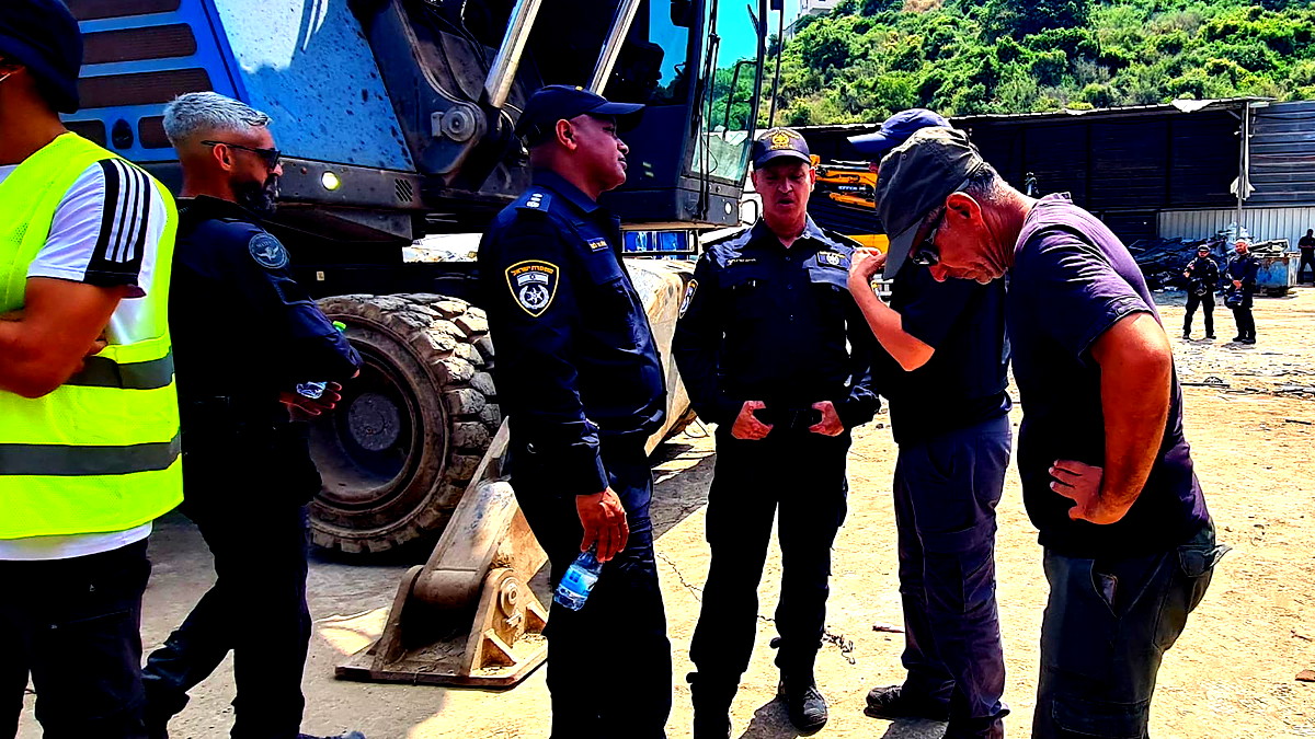 إخلاء قطعة أرض في بسمةطبعون ومصادرة معدات هندسية بقيمة ملايين الشواقل كانت تعمل بشكل مخالف للقانون