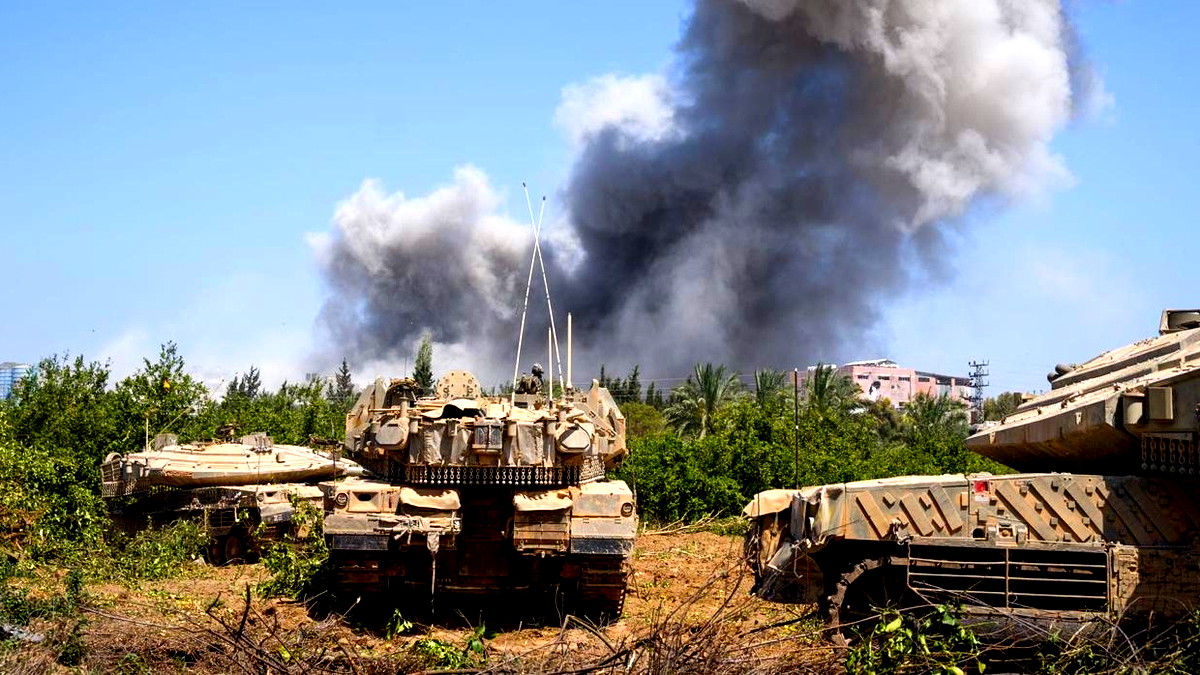 الجيش الاسرائيلي: سيطرنا على كامل محور فيلادلفيا قرب الحدود المصرية واكتشفنا 20 نفقا بالمنطقة