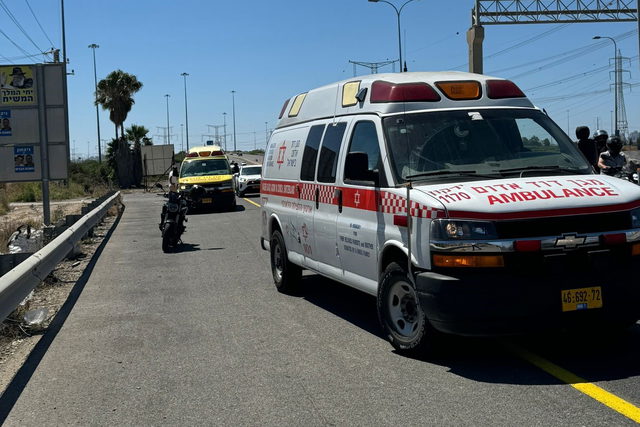إصابة شاب (21 عامًا) بجروح متوسّطة إثر حادث دراجة نارية على شارع 5 بالقرب من كفرقاسم