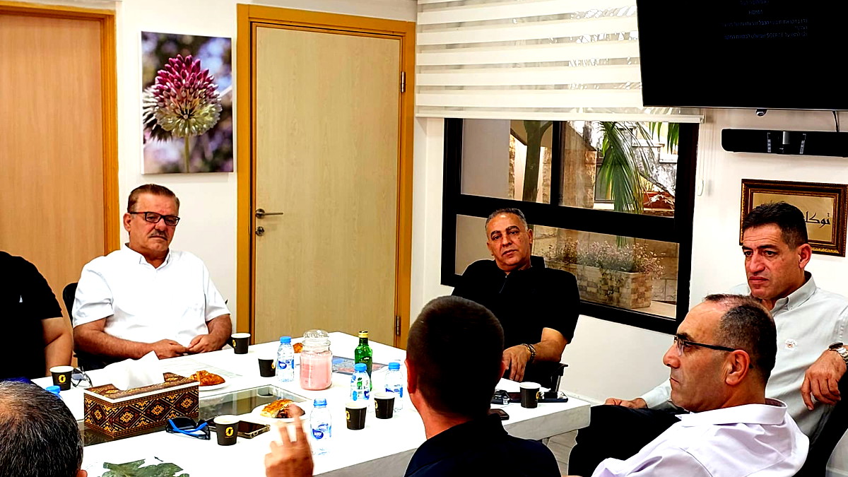 رؤساء السلطات المحليّة في وادي عارة يلتقون بمدير لواء الشمال في الوحدة القطرية للتفتيش والمراقبة المسؤولة عن أوامر الهدم