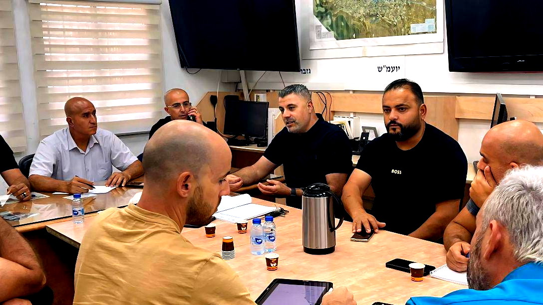 اجتماع حول موضوع نصب كاميرات مراقبة  في الاماكن العامة في سخنين