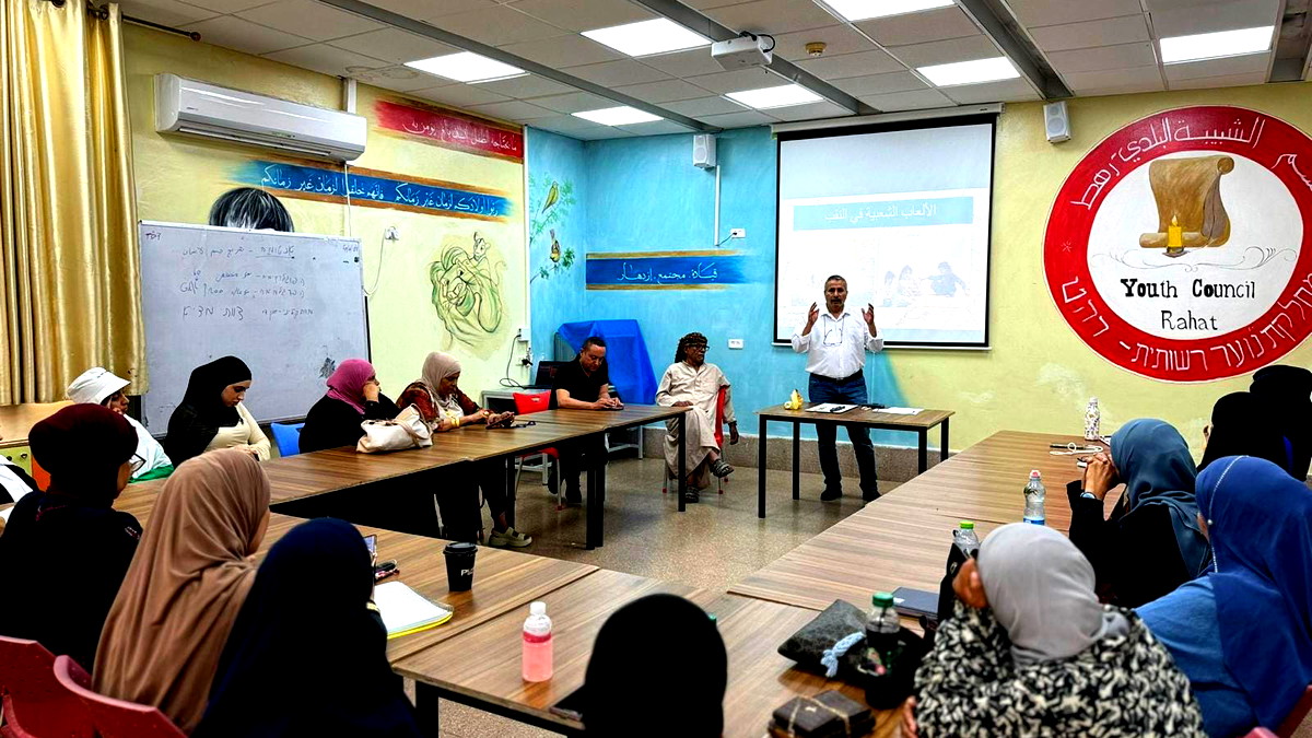 افتتاح دورة تأهيل مرشدين الألعاب البدوية التراثية في المركز الجماهيري رهط