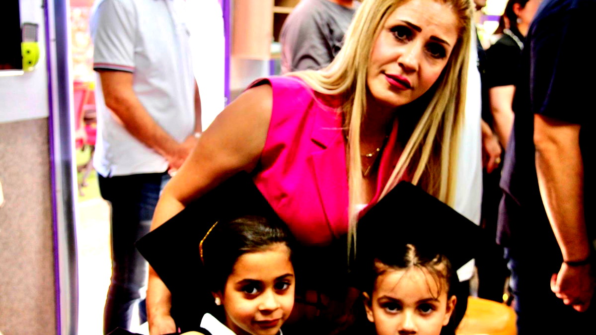 روضة العصافير بإدارة الدكتورة ميسون خلايلة وطاقمها سهى دحابرة ورماح أبو الحوف تحتفل بنهاية السنة الدراسية وحلول عيد الأضحى المبارك مع أطفالها والأهالي