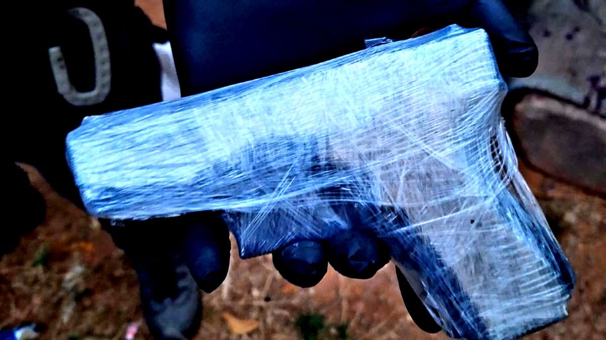 جديدة المكر: ضبط سلاح وقنبلة يدوية للجيش الاسرائيلي في ساحة مفتوحة