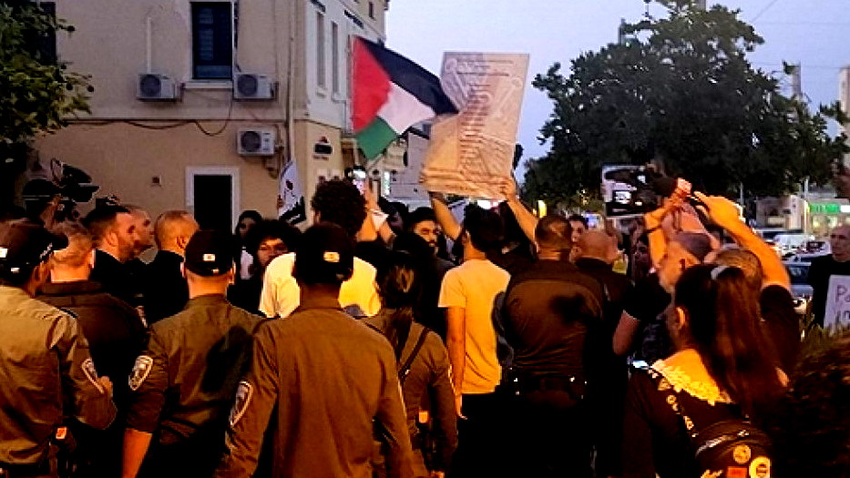 رغم رفضها الاستئناف: محكمة الصلح تقرر تقليص الشروط التقييدية على 3 معتقلين من مظاهرات حيفا