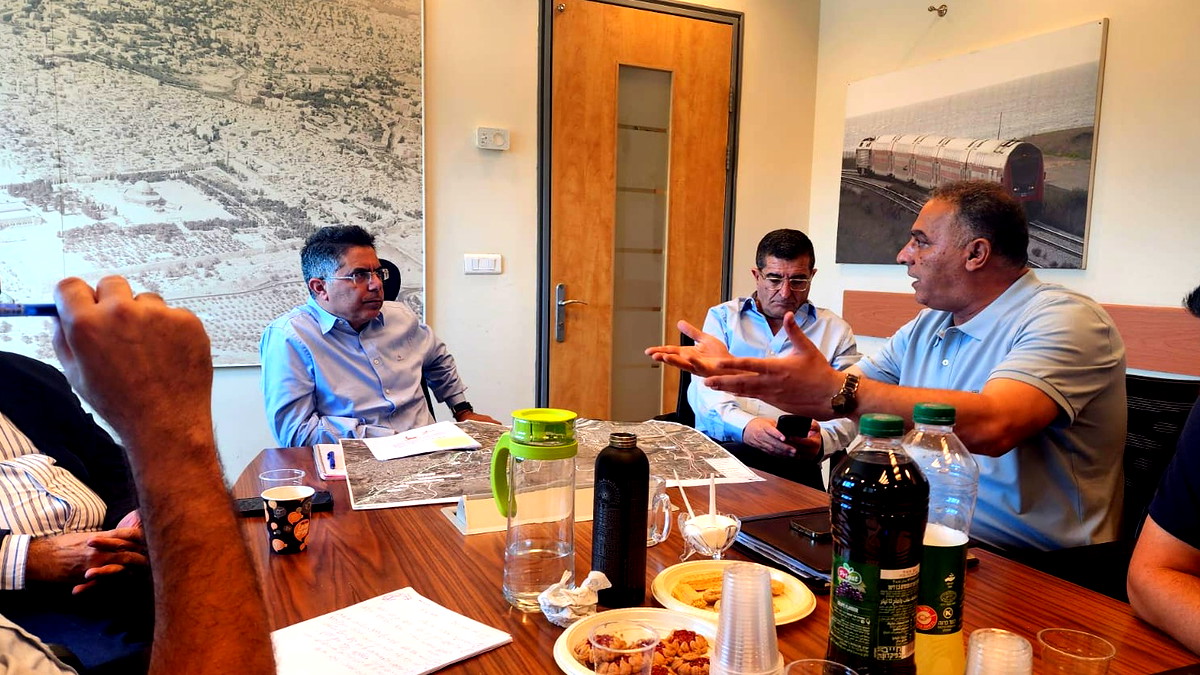 جلسة عمل في وزارة المواصلات حول الخطه الاستراتيجيه للمواصلات ببلدة كفرقرع