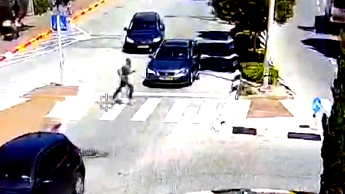 فيديو| تقديم لائحة اتهام ضد شاب (45 عامًا) من نحف- سرق مجوهرات من سيدتين ولاذ بالفرار